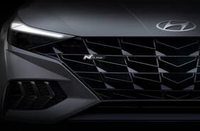 Agresivo y afilado: el Hyundai Elantra N Line se deja ver entre las sombras