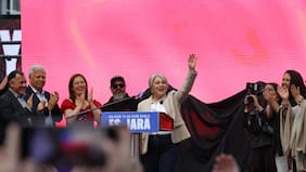 Jara vuelve a cargar contra Kast en acto de campaña en Concepción: “Jamás estaré con un vidrio antibalas escondiéndome de ustedes”