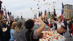 Con masivo acompañamiento se realiza funeral del bombero Paul Valenzuela en el Cementerio General