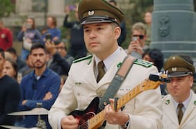 Con los éxitos de AC/DC: así fue la elogiada presentación del Orfeón Nacional de Carabineros frente a La Moneda