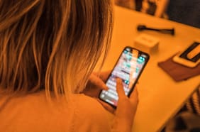 Apnea de pantalla: la tendencia de aguantar la respiración al mirar el celular