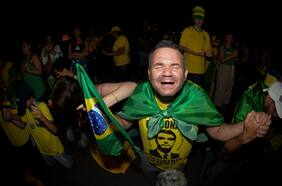 Bolsonaro da la sorpresa: pierde por estrecho margen ante Lula en la primera vuelta y consigue ir al balotaje en Brasil