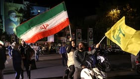 Guerra en Irán: el baile y el luto se toman las calles de Teherán