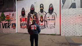 Dos hinchas de Colo Colo son baleados en La Pintana: fueron atacados mientras pintaban un mural