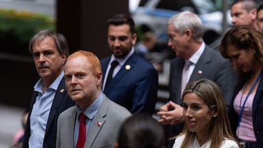 En el avión presidencial: el reclamo de Soto y Ortiz a Kast por Bachelet y los contactos del Mandatario con la expresidenta