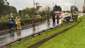Dos adultos fallecen tras choque entre furgón y bus que llevaba juveniles de Deportes Temuco en La Araucanía