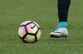 La International Board prorroga hasta 2021 la autorización para realizar cinco sustituciones en el fútbol