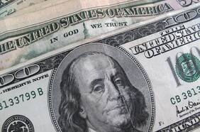 Dólar cierra con leve caída en jornada clave del BCE y previo a datos