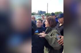 “Mójate como nosotros”: ministros de Milei son expulsados a gritos por familias afectadas por inundaciones en Bahía Blanca