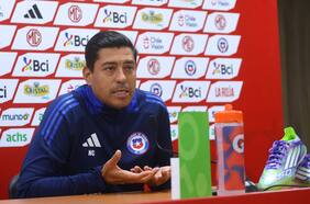 Con un debut: revisa la formación de la Roja de Córdova para recibir al Uruguay de Bielsa en el cierre de las Eliminatorias