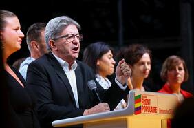 Las reticencias del macronismo hacia Mélenchon ponen en duda el “cordón sanitario” contra Le Pen