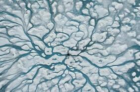 Hielo de las zonas costeras del Ártico se está derritiendo dos veces más rápido de lo previsto, según un estudio británico