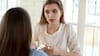 5 pasos para retomar la palabra cuando alguien te interrumpe, según una especialista