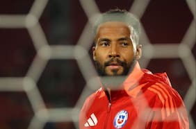 Técnico del Swansea alaba a Lawrence Vigouroux tras debutar en la Roja: “Se lo merece; es maravilloso”