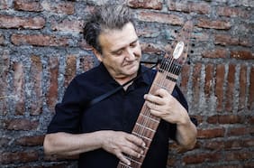 Silvio Paredes, músico chileno: “Generacionalmente me siento como un ser raro, como un gato negro”