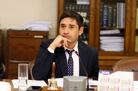 El dilema de Calisto: aún no sabe si votará por Jara o Matthei