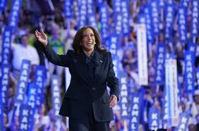 Kamala Harris sale fortalecida de convención y complica estrategia de Trump