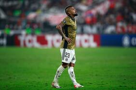 Polémica tras el cierre: los jugadores de Junior arremeten contra Arturo Vidal después del triunfo de Colo Colo