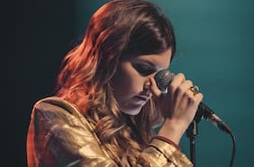 Elvira Sastre llega a Chile con show de poesía y música