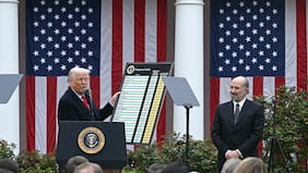 Secretario de Comercio de EE.UU. admite haber comido con Epstein de camino a su isla privada