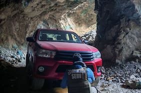 Una camioneta estaba oculta en pique minero: Carabineros recupera tres vehículos robados y detiene a seis personas