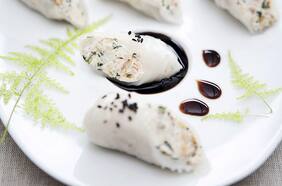 Rollos orientales de papel de arroz