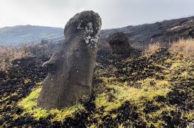 Arde Isla de Pascua: voraz incendio deja moáis calcinados y un daño patrimonial irreparable