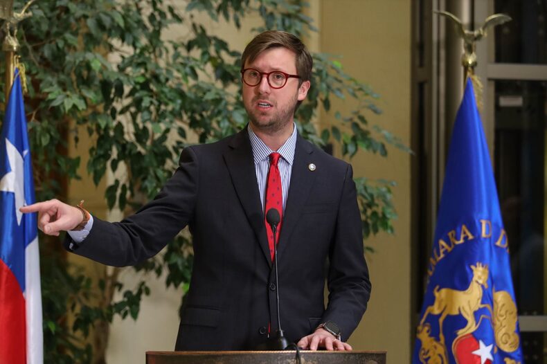 Jefe de bancada de diputados republicanos, Luis Fernando Sánchez