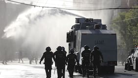 Fiscalía reactiva causa por delitos de lesa humanidad en el estallido y toma declaración a general Araya y exministro Chadwick