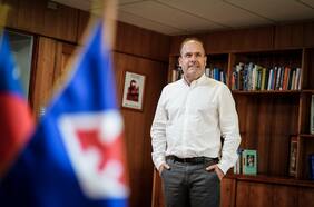 Alberto Undurraga depone candidatura presidencial en medio de junta nacional de la DC