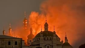 Masivo bombardeo ruso provoca incendio en Monasterio de las Cuevas de Kiev: es Patrimonio de la Humanidad de la Unesco