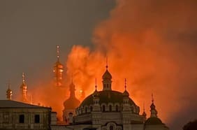 Masivo bombardeo ruso provoca incendio en Monasterio de las Cuevas de Kiev: es Patrimonio de la Humanidad de la Unesco