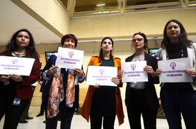 “Sería contraproducente al objetivo que persigue”: Expertas encienden alertas por “imprecisiones” en proyecto de ley “Sin consentimiento es violación”