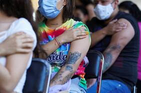 Estudio muestra que infecciones por coronavirus son tres veces más bajas en personas totalmente vacunadas