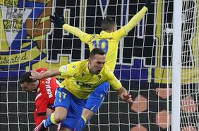 Cádiz derrota a Girona y escapa de la zona roja de LaLiga