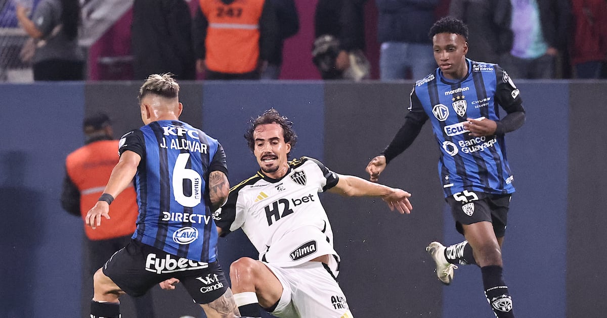 Festeja Sampaoli: Atlético Mineiro rescata un agónico empate en Quito en la semifinal de ida de la Sudamericana