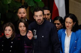 “Es un día negro para los municipios de Chile”: alcaldes de oposición arremeten contra aprobación de la megarreforma y cuestionan compensación a comunas
