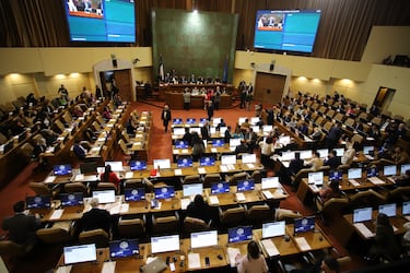 Sesión de la Cámara de Diputados en la que se discute acusación constitucional en contra del ministro de Educación, Marco Antonio Ávila. Foto: Manuel Lema Olguín / Agencia Uno.