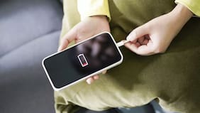 Por qué no deberías cargar tu celular hasta el 100% y otros 5 tips para hacer que tu teléfono dure más