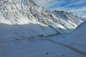 Paso Los Libertadores se mantendrá cerrado este domingo por nevadas en la cordillera