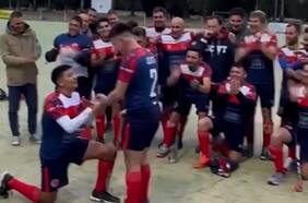 De la cancha al altar: jugador de hockey le pide matrimonio a su compañero en Argentina
