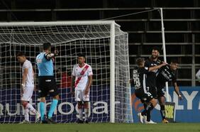 Larrondo llenó de vida a O’Higgins y hundió a Curicó en la “final por la permanencia”