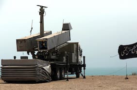 Irán bombardea una base estadounidense en respuesta al ataque de EE.UU. en Bandar Abbas