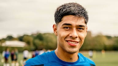 Osorio entra al listado: la historia de los 20 chilenos que jugaron en la Premier League