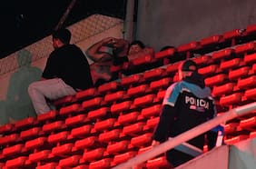 La delicada condición del hincha de la U que cayó al vacío en el estadio de Independiente