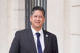 Partido Republicano suspende militancia de exconsejero Sebastián Parraguez tras denuncias de abuso sexual contra adolescentes