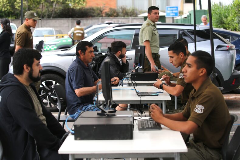 People apologized at police station 17 in Las Condes for the 2023 Plebistics.