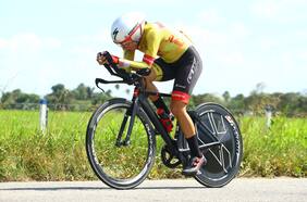 Aranza Villalón brilla en la contrarreloj y marcha tercera en Colombia