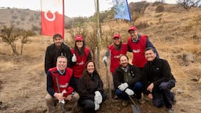 Claro y Huechuraba avanzan en reforestación del parque El Rosal