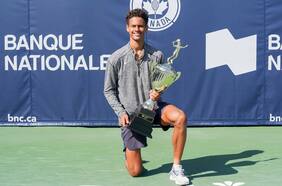 Gabriel Diallo, el gigante canadiense que le quitó el invicto como entrenador al Chino Ríos y que amenaza a Chile en la Copa Davis